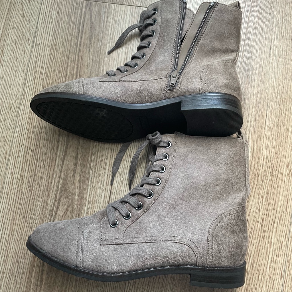 Tan/Brown Boot